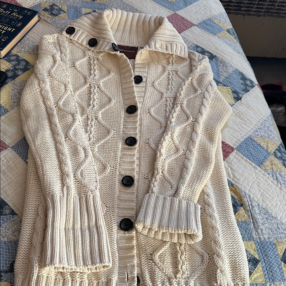 Vintage size Large 525 America cable knit cardigan